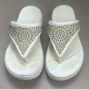 CROCS II Monterey Shimmer Diamante Thong Wedge Sandals Women's 6 READ